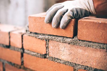 Observing bricklayers to understand glove use